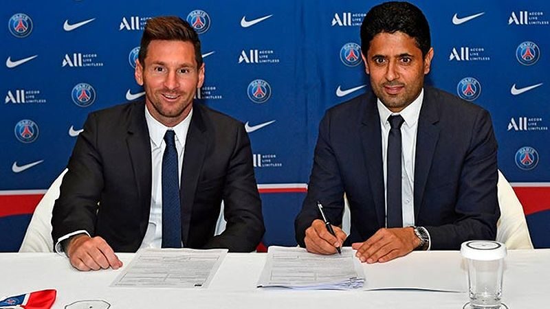 Messi và chủ tịch Al-Khelaifi của PSG